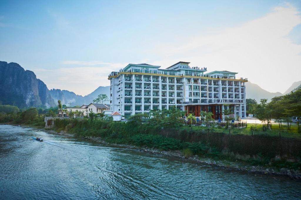Thavisouk Riverside Hotel Ванг-В'єнг Екстер'єр фото